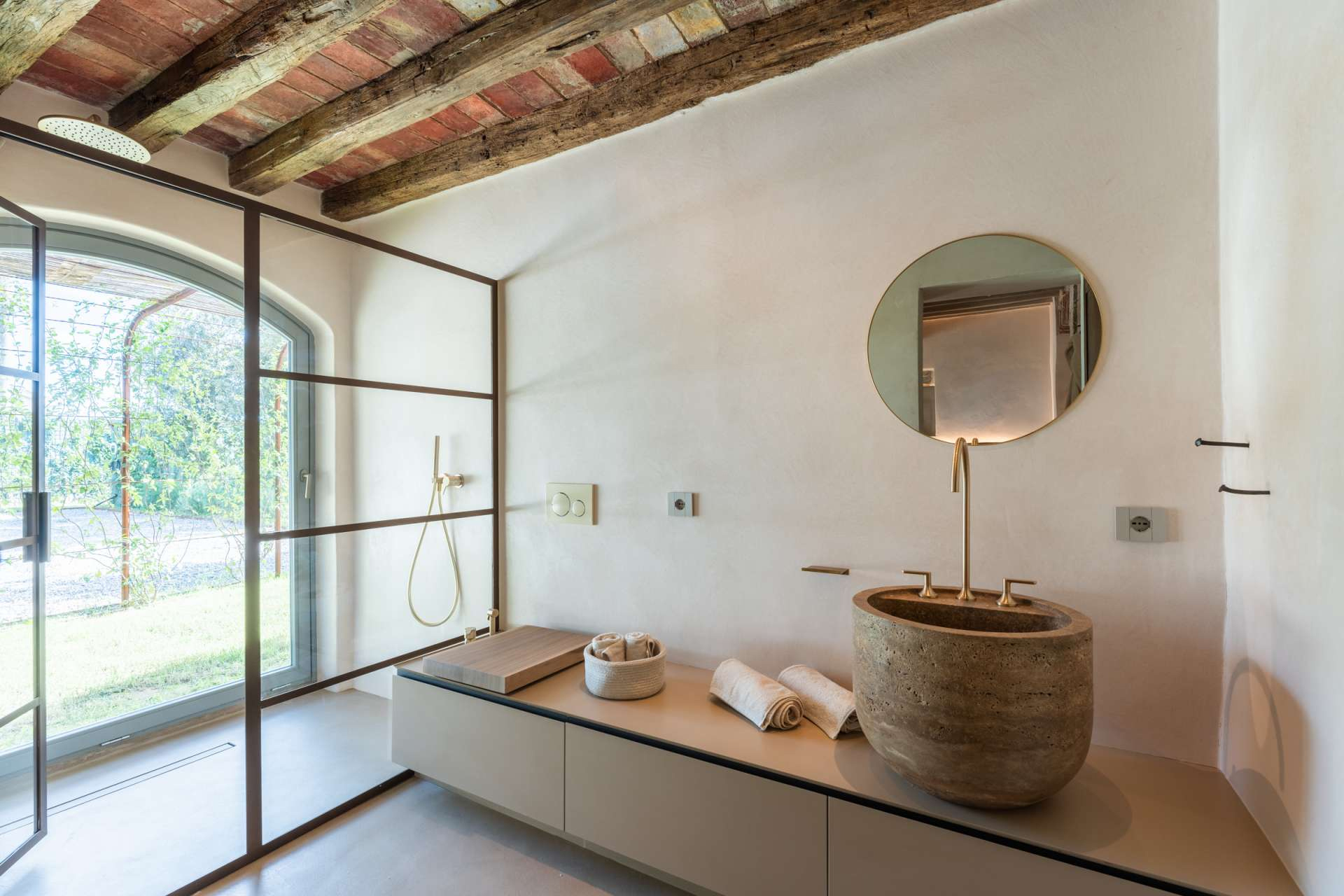 Pieve di Ponsano The ground floor ensuite with walk-in rainfall shower embodies the simplicity of Japanese design