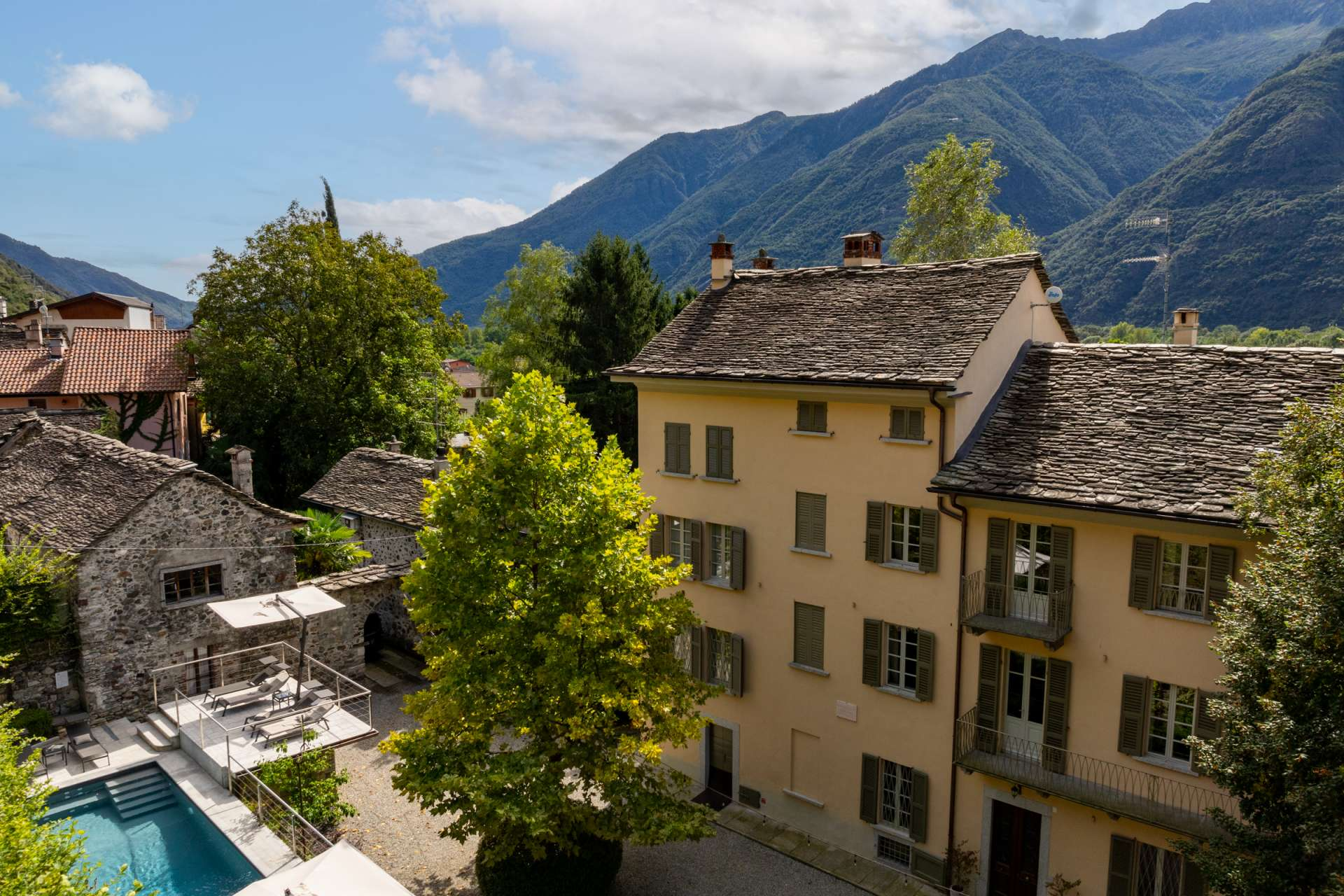 Ca' Corniolo Maggiore The private 10m heated swimming pool sits on a raised terrace at the rear of the villa