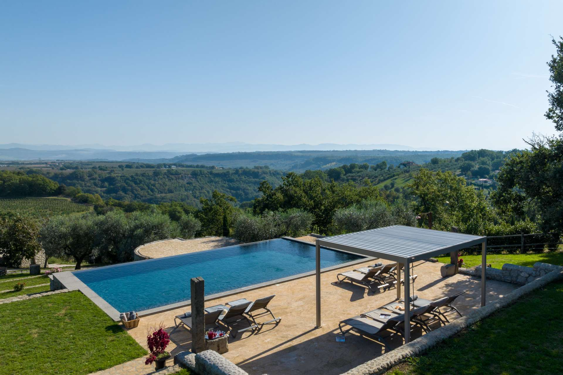 Elaios is an exquisite, fully-staffed, luxury villa near Rome with 360° views across the Tiber Valley and the distant blue of the Umbrian hills.