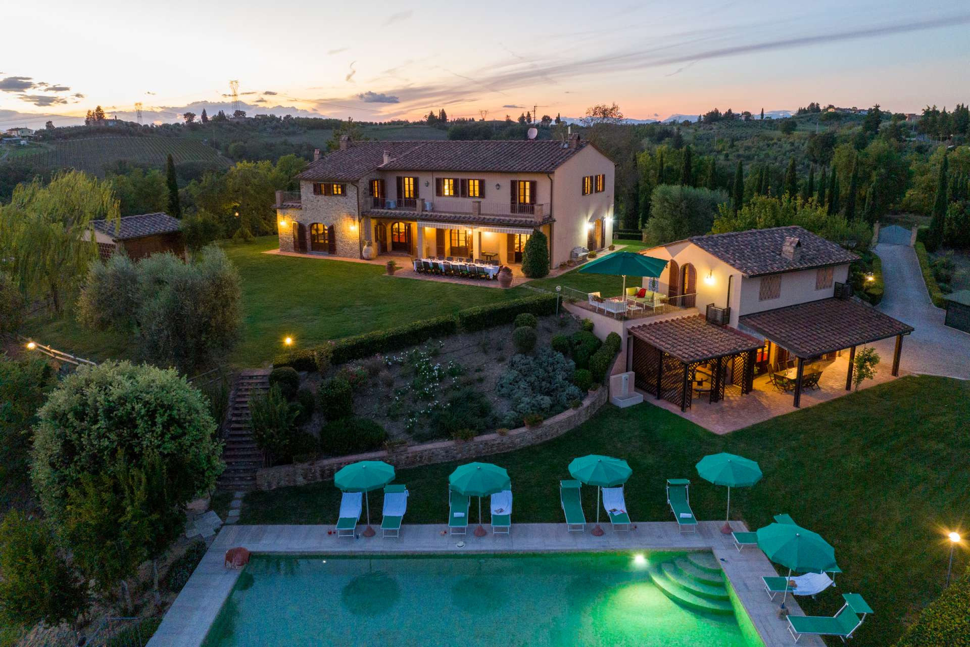 Casa Tara is an extremely welcoming house set on a hill top enjoying dazzling views