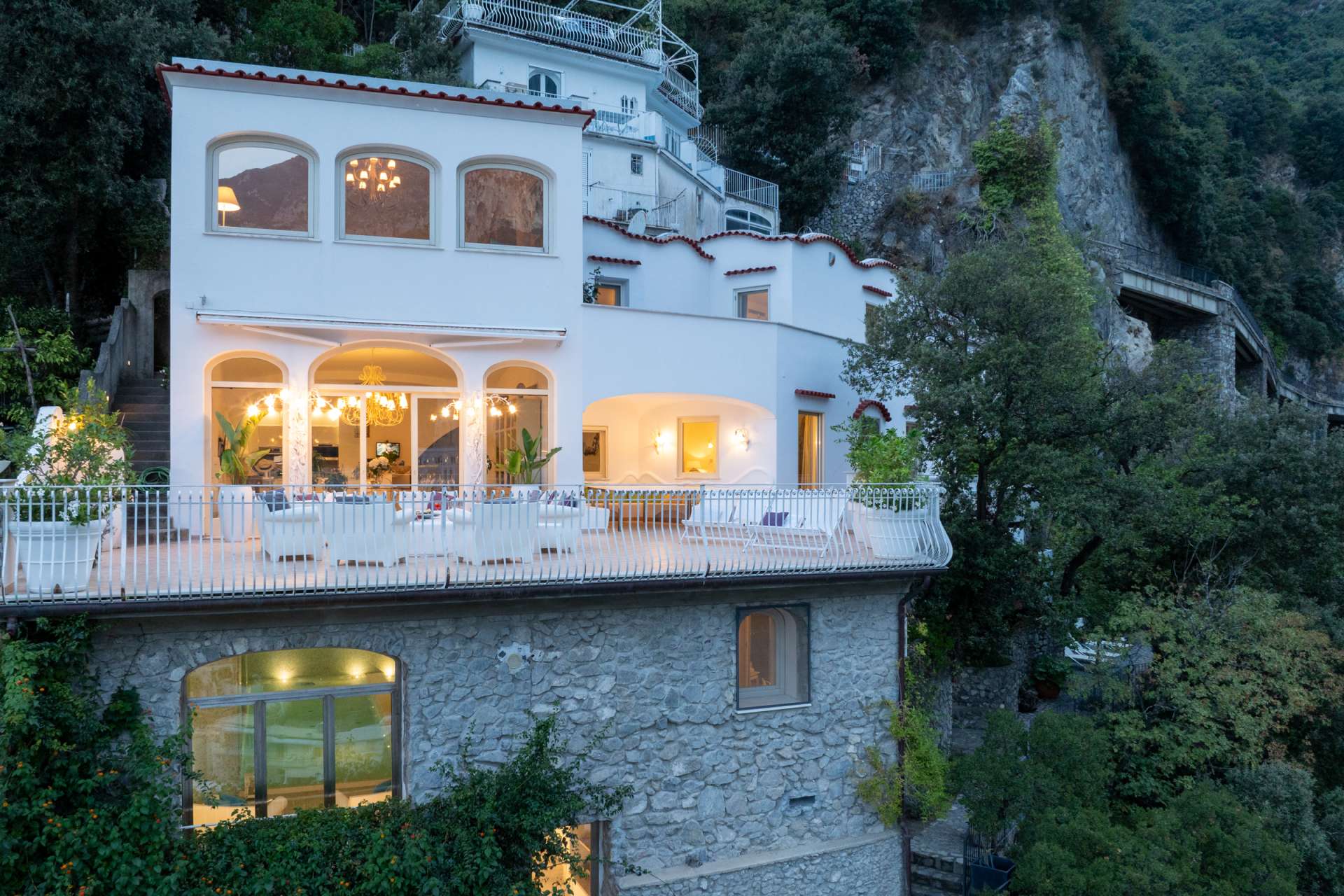 Fraloga, stylish Tuscan villa for 12 guests with heated pool, hot tub, chef and maid service