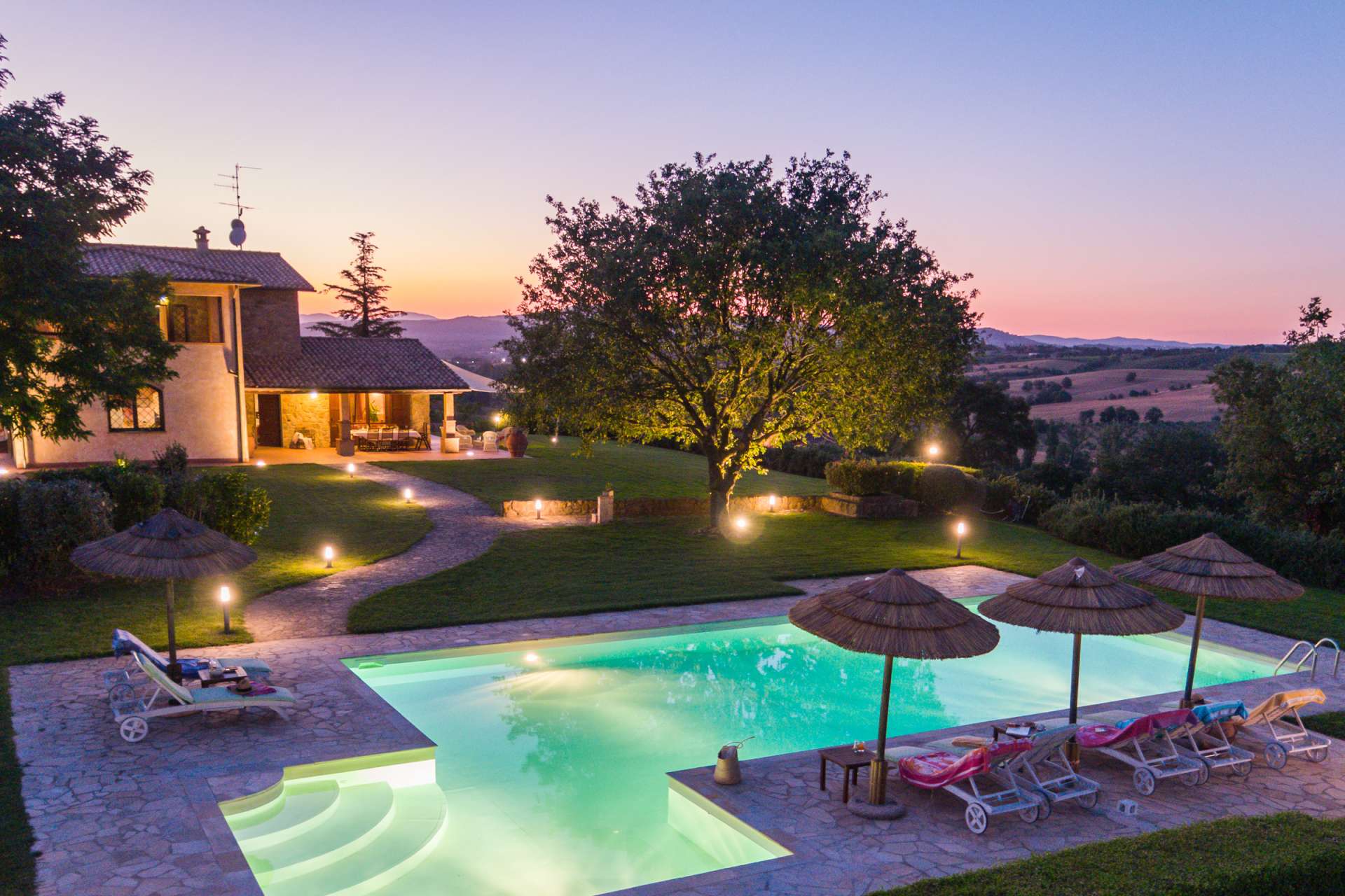 Il Chiesino The fabulous L-shaped swimming pool with the main house behind