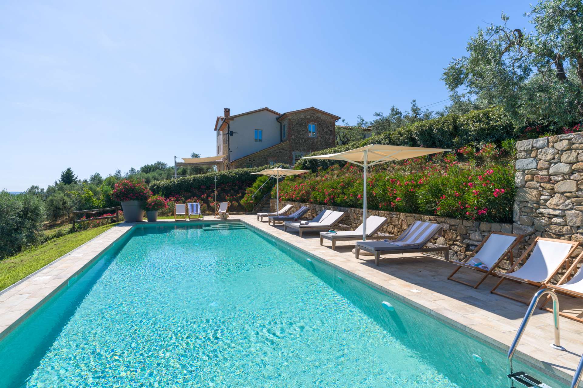 Il Sogno di Leonardo, luxury villa in Chianti with heated infinity pool, air-conditioned suites and countryside views