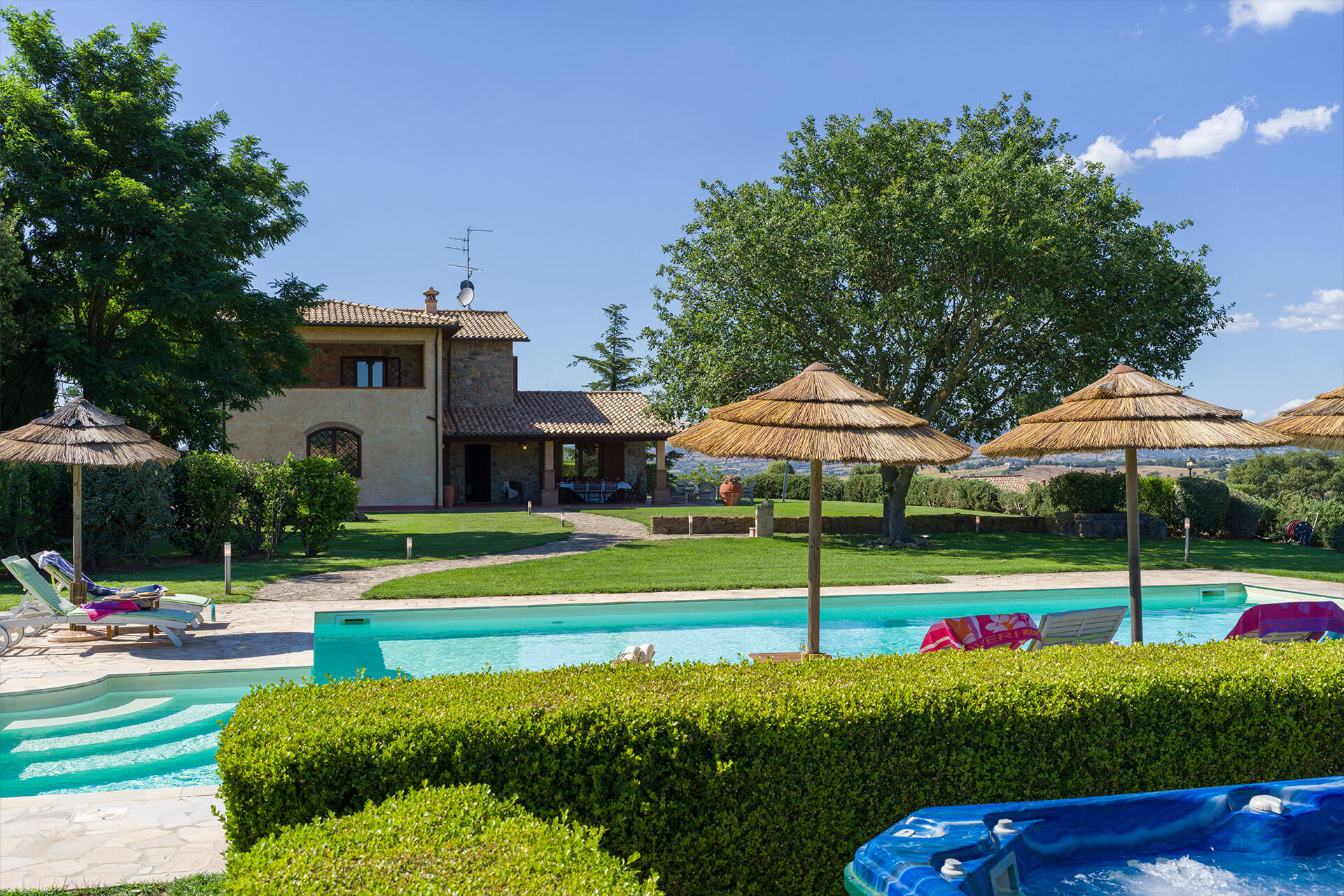 Il Chiesino villa in Tuscany with private pool, garden and countryside views
