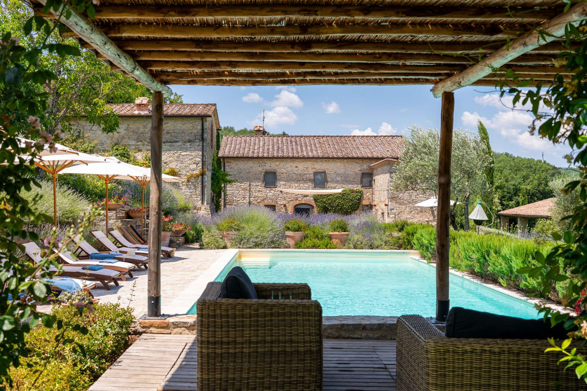 Il Molinaccio The private infinity-edge pool swimming pool (13.5 x 5.5 m / 51 x 18 fe