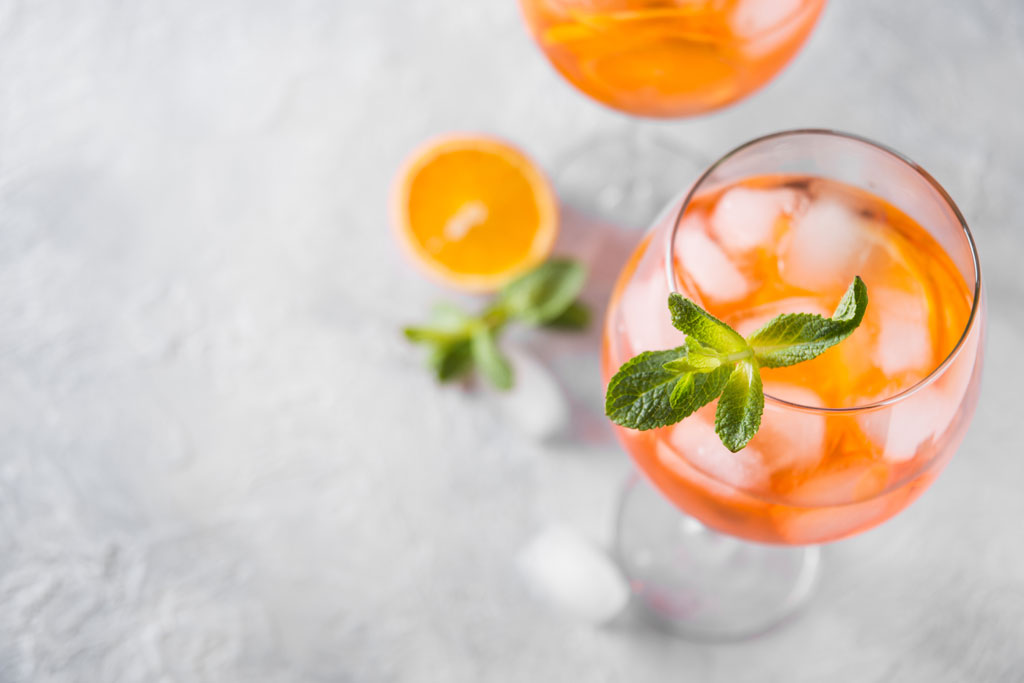 Aperol Spritz – The Perfect Summer Drink! – That Drinking Show