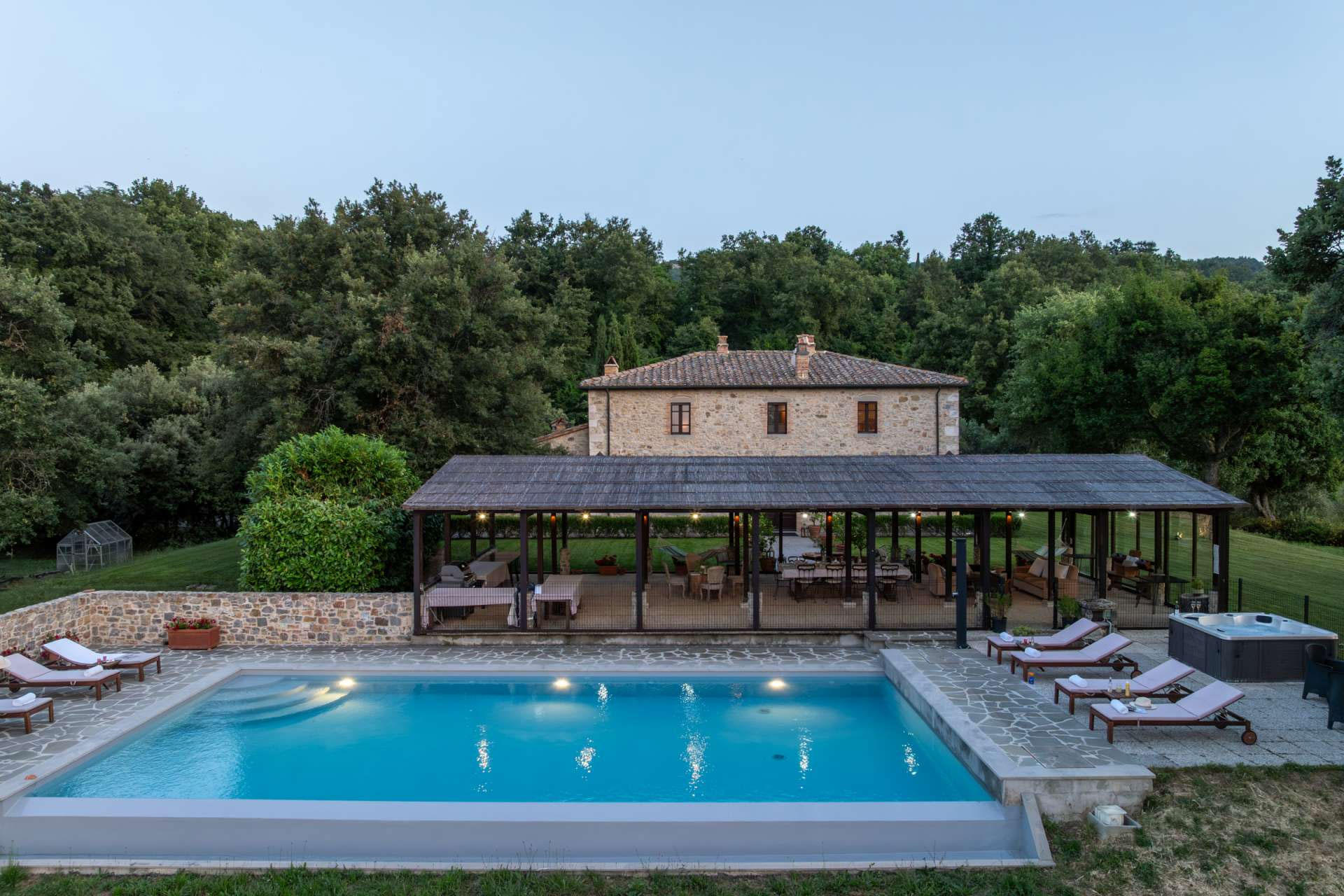 Bel Sentiero is a classic stone Tuscan villa tucked away in the quintessential Val d’Orcia countryside with panoramic views of nearby Pienza