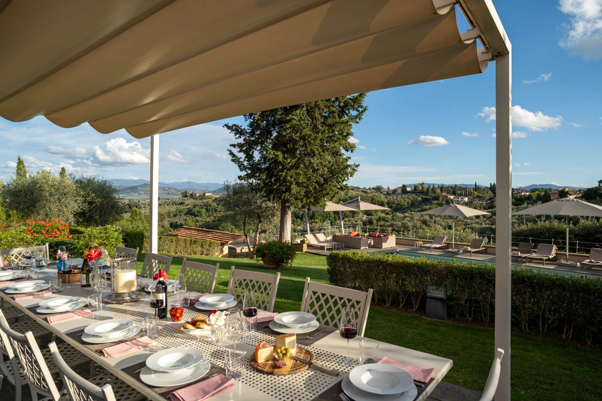 I Giullari, elegant Tuscan villa with private heated pool, air-conditioned interiors and classic Renaissance style near Florence