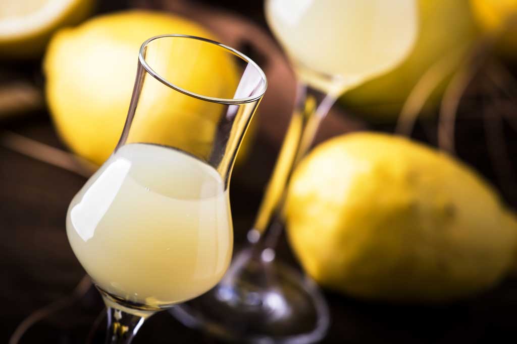 Limoncello: the Italian coast in a glass