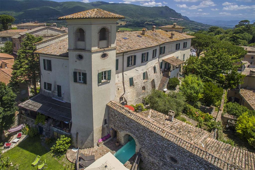 Santi Terzi luxury villa near Todi Umbria