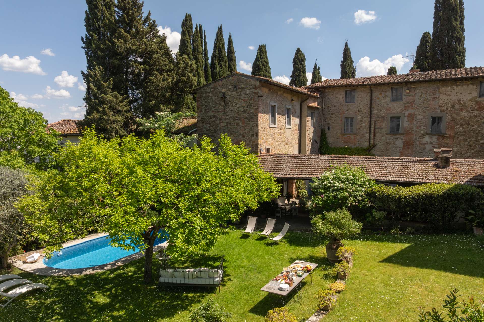 Stay at Villa San Martin in Tuscany: a luxury country villa with elegant interiors, lush gardens and peaceful panoramic views — perfect for relaxed Italian getaways.