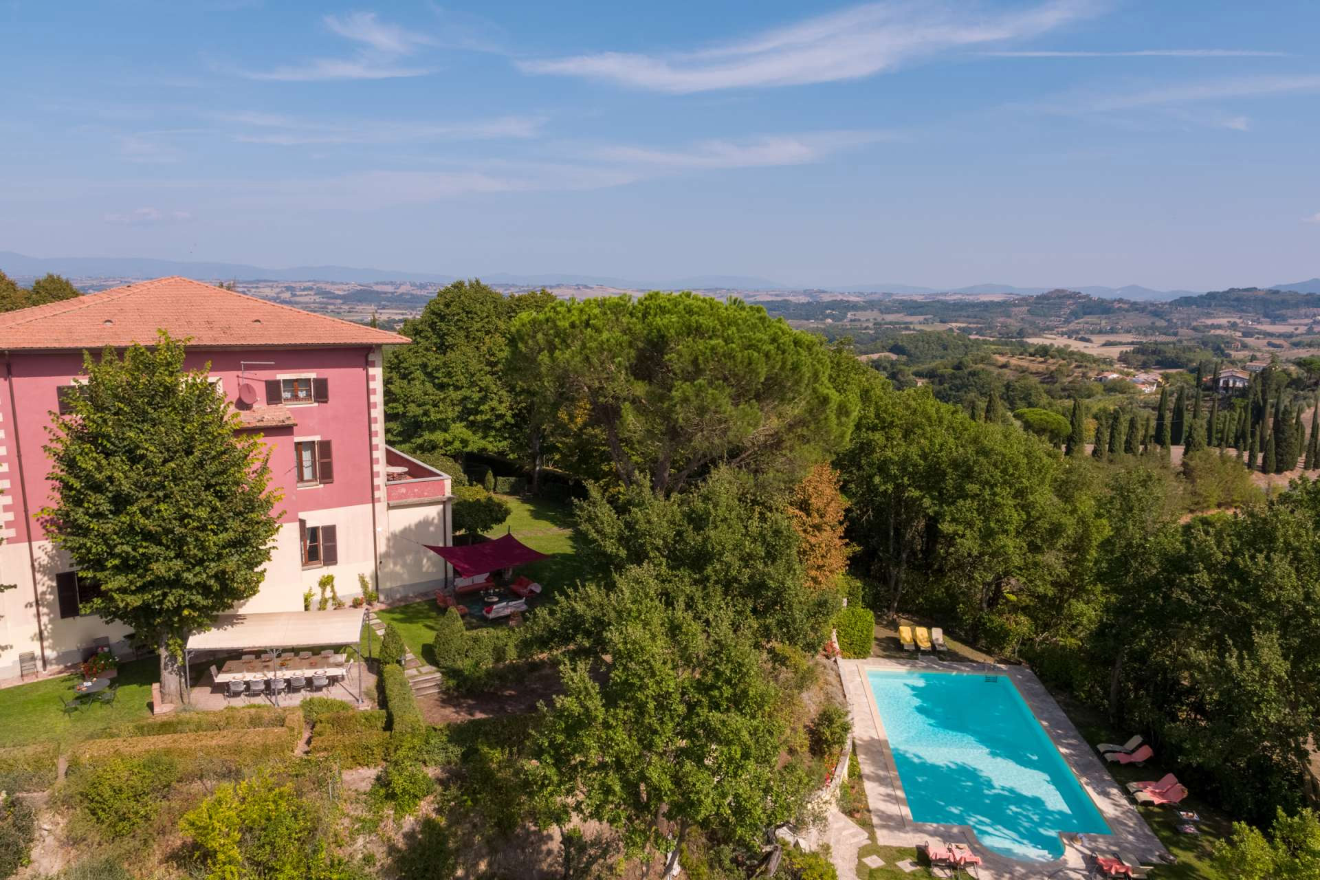 The elegant gated swimming pool, 7 x 14m/23 x 46 feet