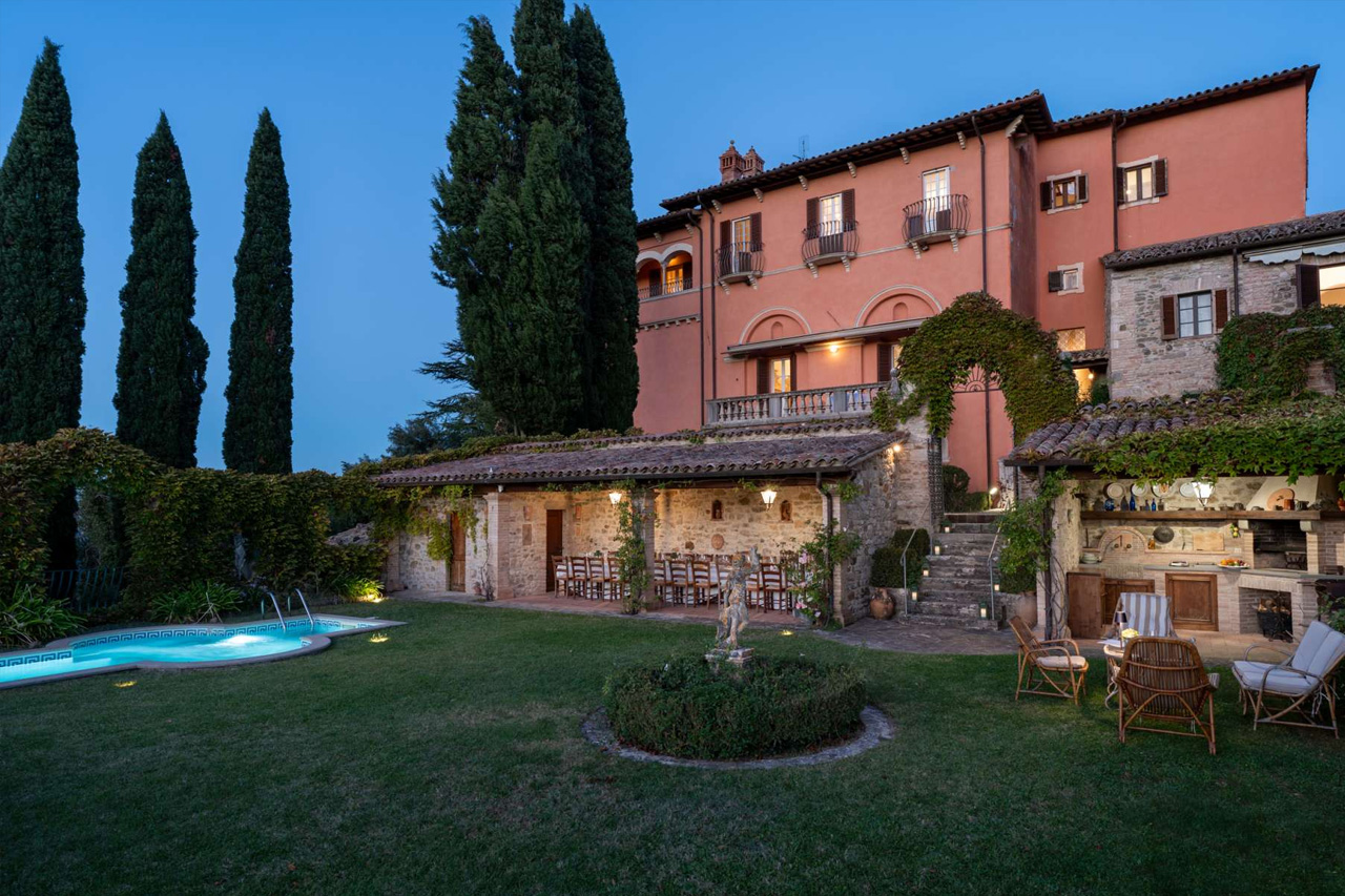 Villa San Giacomo
Acclaimed restaurants, shops and everyday essentials can be found in neighbouring Todi Villa San Giacomo A gravel path winds past a dedicated children’s play area before reaching the outdoor pool terrace