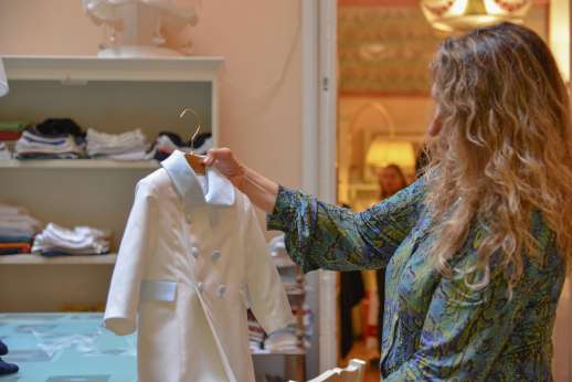 The Artisans of Florence - A woman discovering different pieces of clothing ‘made in Italy’
