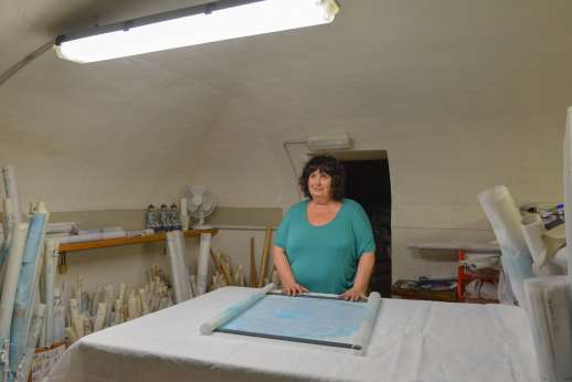 The Artisans of Florence - A participant of the workshop visiting a Florentine artisan in Italy