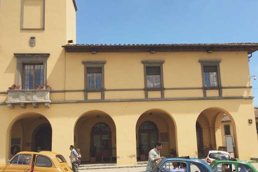 Fiat 500 Tour - Tourists enjoy their Classic Fiat 500 tour
