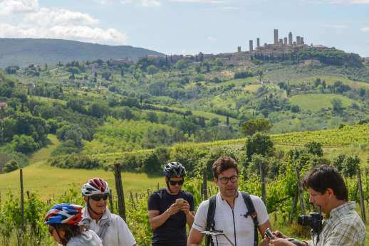 San Gimignano By Bike - Group of cyclists in San Gimignano