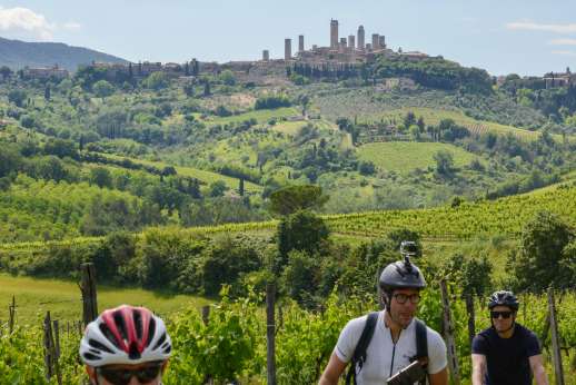 San Gimignano By Bike - Group of cyclists in San Gimignano