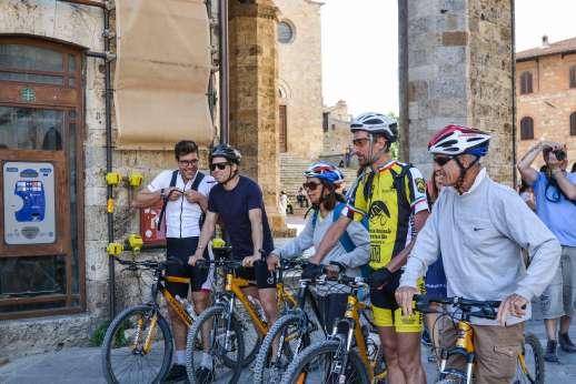 San Gimignano By Bike - Group of cyclists in a village in San Gimignano