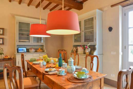 Acqua e Miele - A large and comfortable dining room.