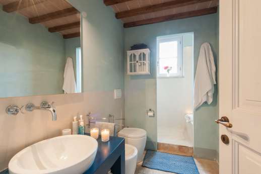 Acqua e Miele - The ground floor double bedroom.