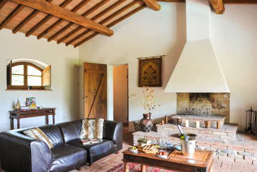 Campo Chinandoli - A view from the kitchen towards the air conditioned living area