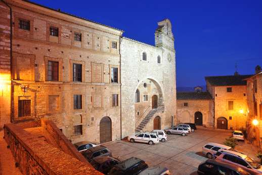 Casa del Poggio - Take a stroll in one of the peaceful pedestrian walkways in San Gemini.