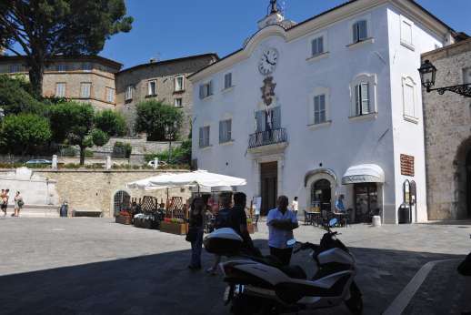 Casa del Poggio - Square in San Gemini