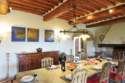 Casa Tara - Main house, dining room door lead out to loggia.