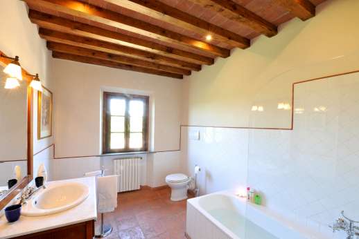Casa Tara - Main house first floor the third bathroom.