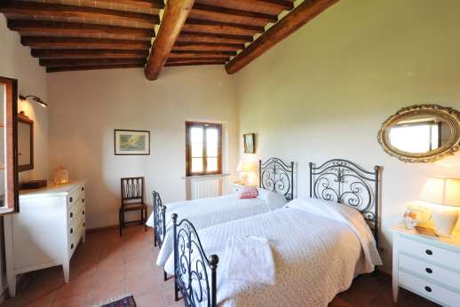 Casa Tara - Main house first floor, twin bedroom.