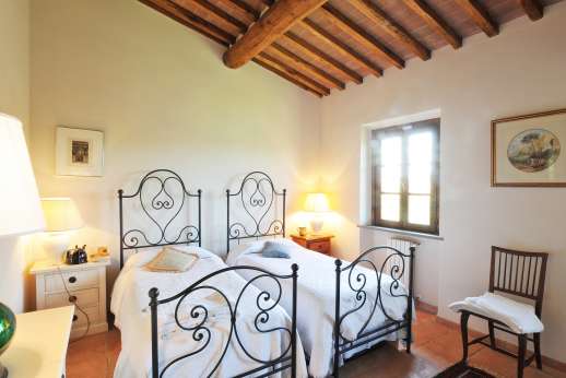 Casa Tara - Main house twin bedroom.