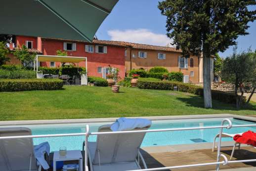 I Giullari - Relax on shaded loungers by the pool.
