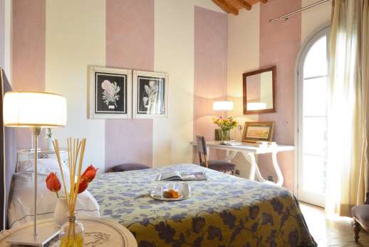 I Giullari - Another of the air conditioned double bedroom with an en suite bathroom in the east wing first floor.