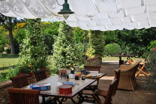 I Tre Cipressi - The loggia leads through to the kitchen perfect for enjoying your meals alfresco.
