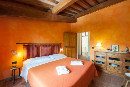 I Tre Cipressi - Double bedroom, also shares the bathroom.