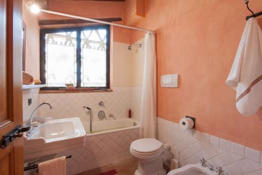 I Tre Cipressi - An en suite bathroom.