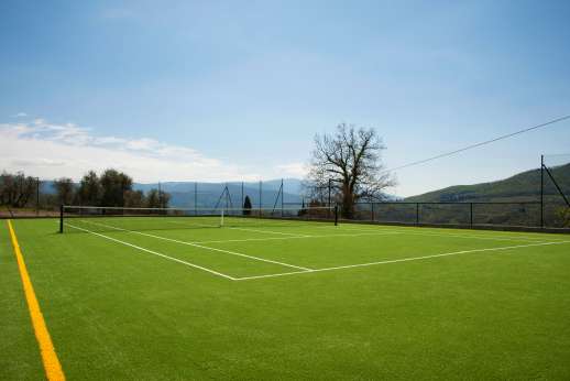 Il Borgo di Petroio - The estate’s AstroTurf tennis court.