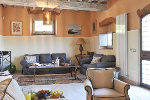 Il Borgo di Petroio - The large sitting area leading out to wood oven and barbecue area.