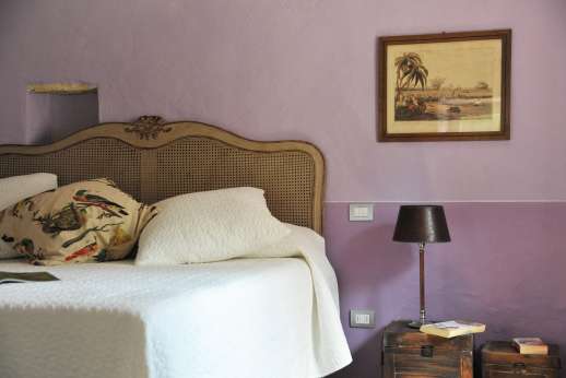 Il Borgo di Petroio - Another view of the air conditioned double bedroom with en suite bathroom.