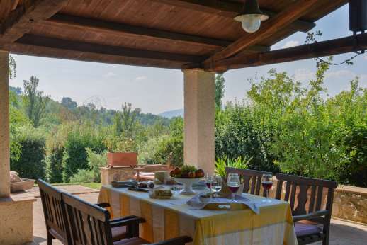 Il Cerro - The lovely shaded dining loggia.