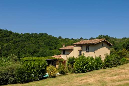 Il Cerro - Set in a peaceful valley just below San Gemini, a bustling and very pretty hilltop village, with shops and restaurants.