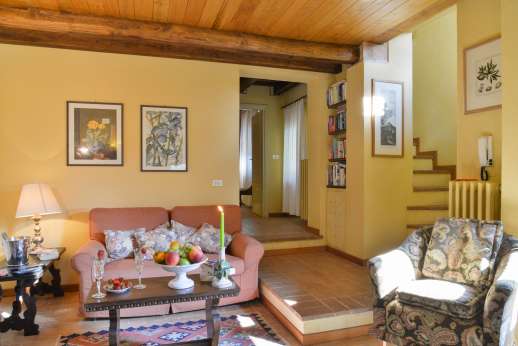 Il Cerro - Another view of the sitting room,  Wireless ADSL internet connection available.