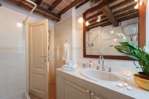 Il Cerro - And bathroom.