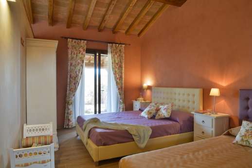 Il Chiesino - Guest house air conditioned double bedroom with French doors leading into the garden