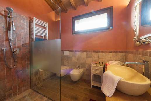 Il Chiesino - Guest house bathroom with shower