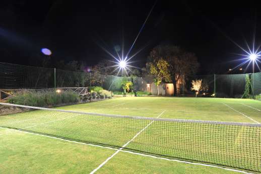 Il Cornello - Enjoy an evening game of tennis in the fully-lit court.