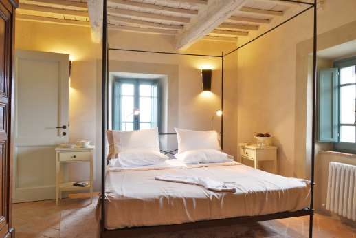 Il Cornello - Comfortable bedrooms all with en suite bathrooms.