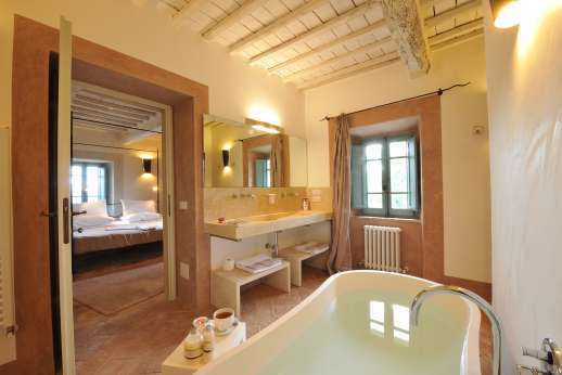 Il Cornello - The en suite bathroom.