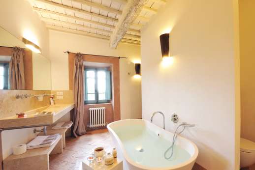 Il Cornello - Another view of one of the en suite bathrooms.